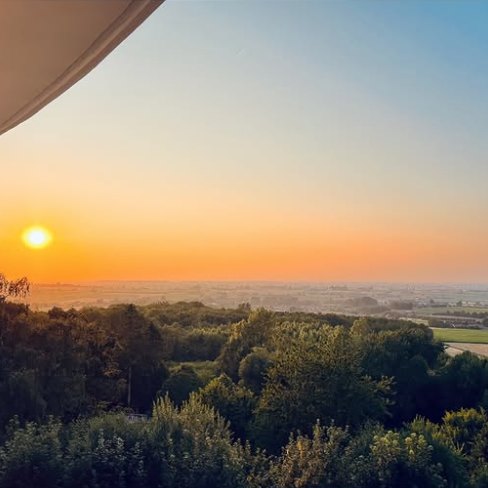 Uitzicht vanuit de Kosmos bij zonsondergang